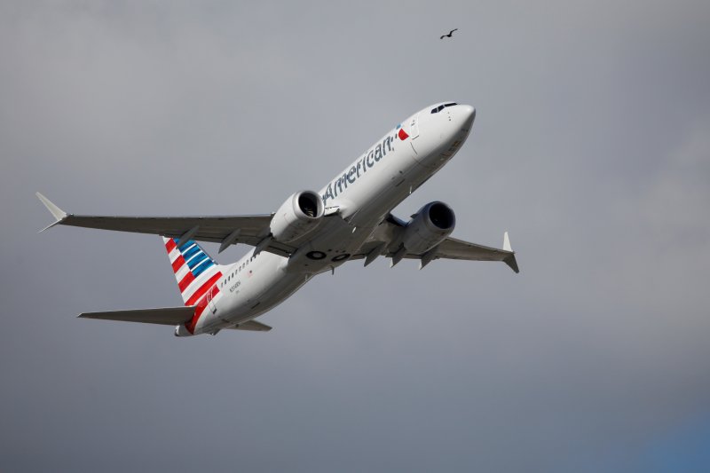 American Airlines forced to return to London after lightning strike