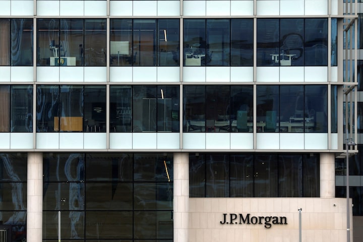 J.P. Morgan warns BoE won't hold out long on interest rates