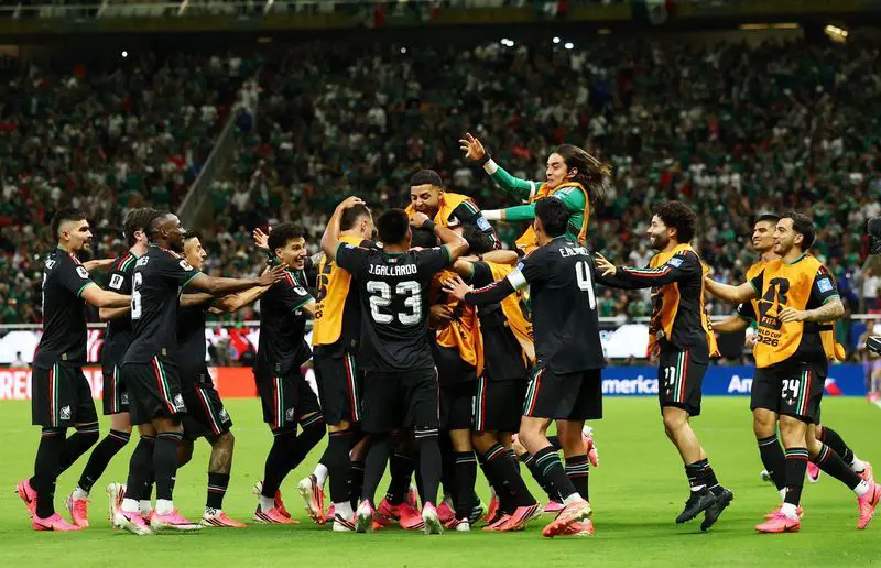Mexico beat South Korea to reach World Cup knockouts