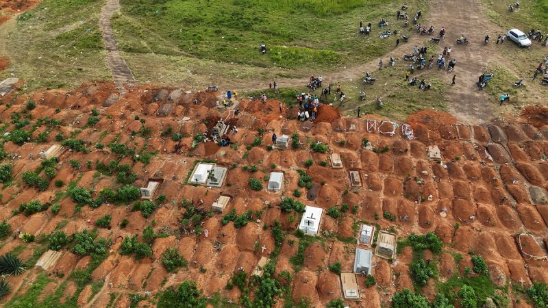Ebola fears rise as 30 die at packed Congo refugee camp