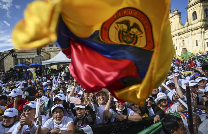 Colombia faces conservative–leftist showdown in runoff