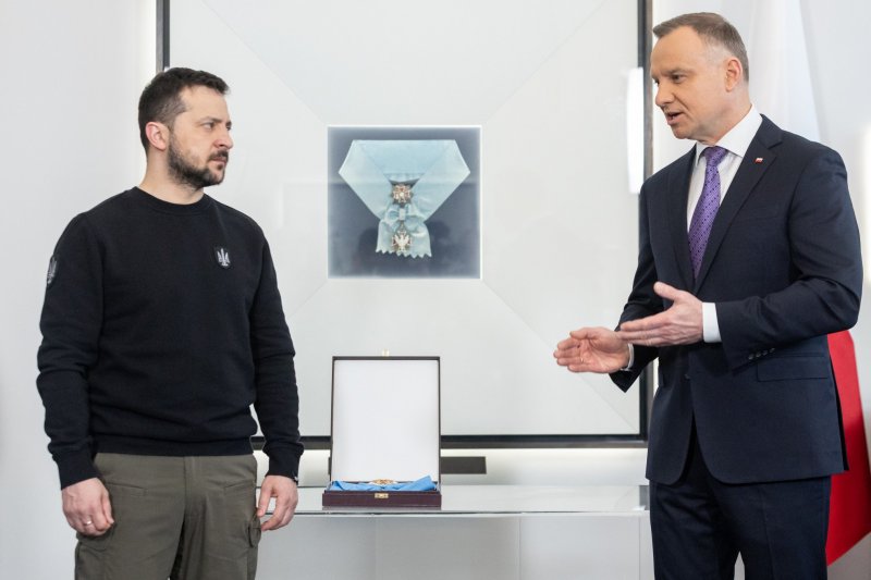 Poland strips Ukraine president of top award amid historical row
