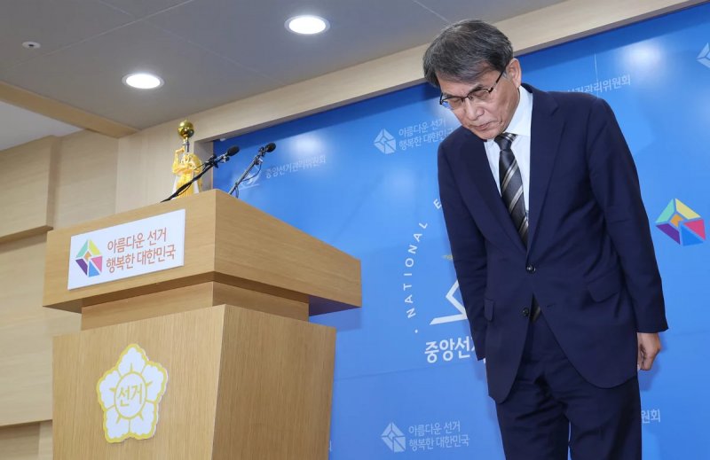 South Korea election chief resigns over ballot shortage row