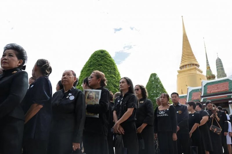 Thousands mourn Princess Bajrakitiyabha in Bangkok