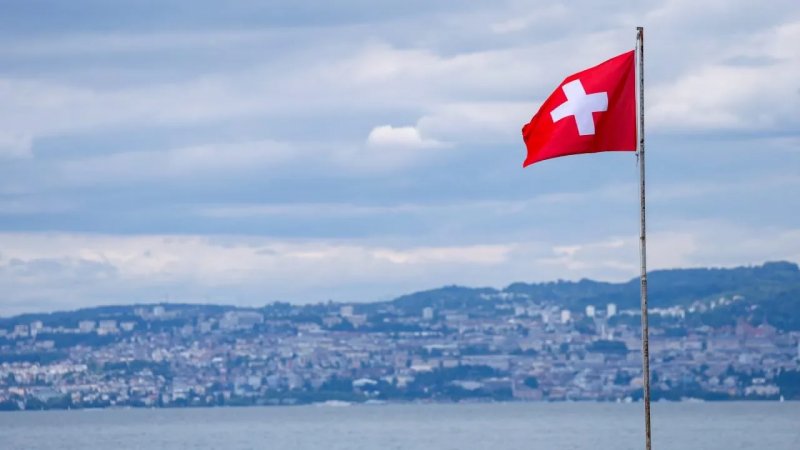 Switzerland votes on plan to cap population at 10 million 