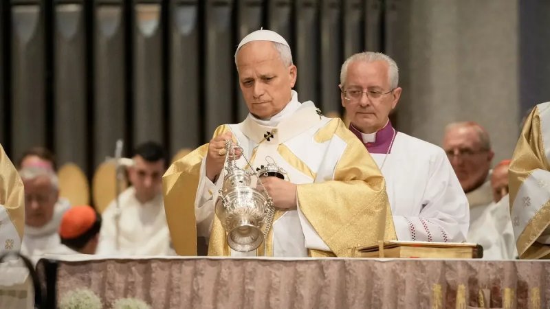 Pope Leo XIV blesses Sagrada Família tower