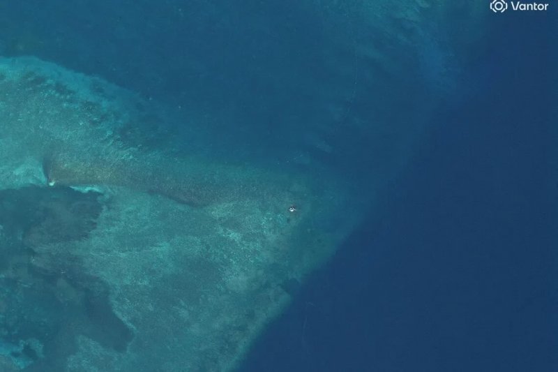 Philippines urges China to remove structure in disputed shoal