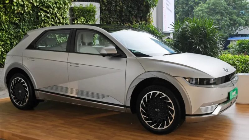 Are electric vehicles finally going mainstream in India