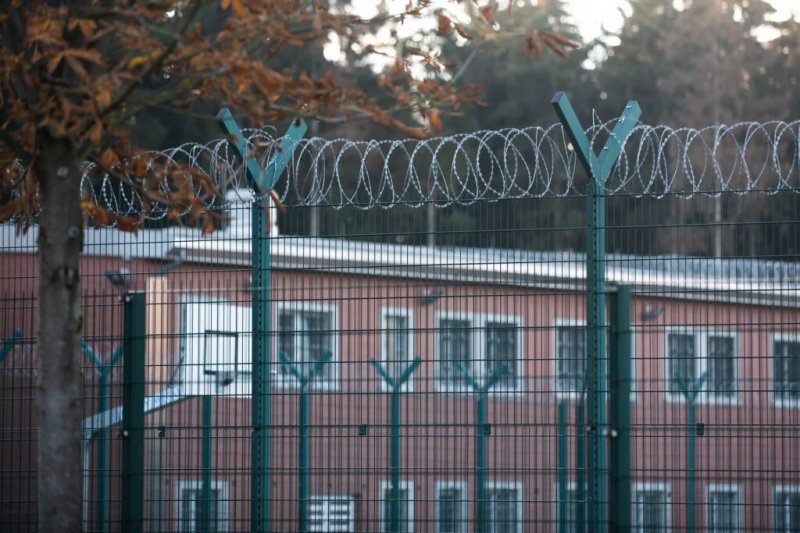 Most EU states support external camps for deported migrants