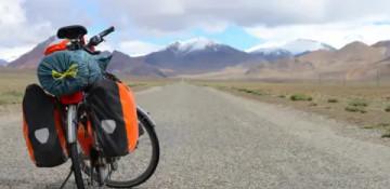 Japanese tourist harassed on cycling trip through Azerbaijan, man detained - VIDEO 