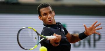 Auger-Aliassime storms into French Open last eight