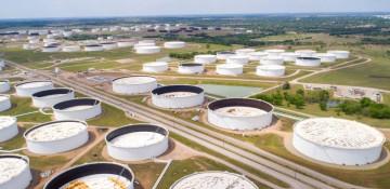 Oil prices dip as US-Iran talks weigh on markets