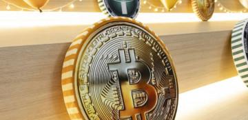 Bitcoin extends losses as Strategy sale pressures price