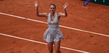 Kostyuk upsets Svitolina to reach French Open semis
