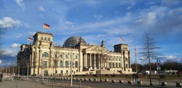 German employment falls while part-time working hours tick up