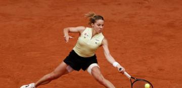 Chwalinska stuns Kalinskaya to reach French Open semi-finals