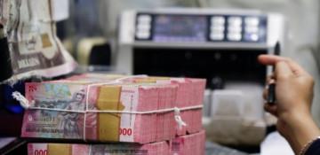 Indonesia's rupiah slides to record low against US dollar