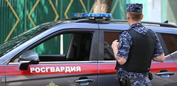 Man threatens residents with a knife at a playground in Russia