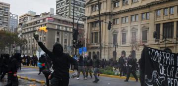 Dozens injured during anti-austerity student protest in Chile