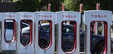 Tesla software update makes charging stops more visual