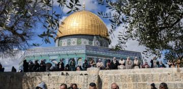 Al-Aqsa Mosque sees nearly 65,000 worshippers despite Israeli restrictions