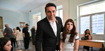 Alen Simonyan votes, rules out post-election unrest