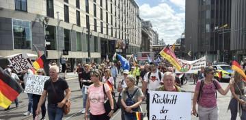 Thousands rally in Berlin demanding Chancellor Merz step down