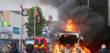 Protests erupt in Belfast after Sudanese suspect arrested in knife attack -  VIDEO 