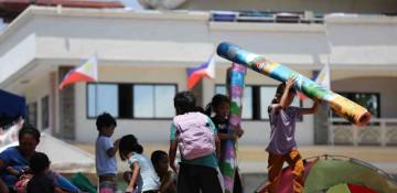 Aftershocks hinder rescue efforts after Philippines quake kills 45 -  VIDEO 