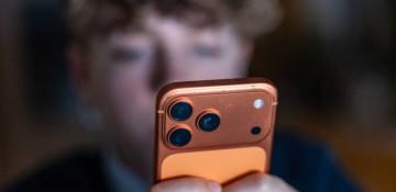 What drives Canada’s push to ban social media for under-16s?