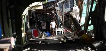 Philippine quake town seeks airlift amid shortages