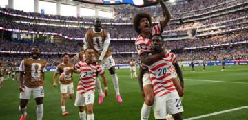 USA beat Paraguay 4-1 in dominant opening match