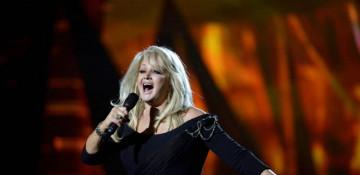 Singer Bonnie Tyler out of coma after emergency surgery