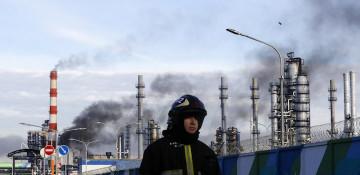 Second drone strike hits Moscow refinery, cause oil rain -  VIDEO 
