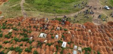 Ebola fears rise as 30 die at packed Congo refugee camp