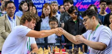 Azerbaijani chess player beats Magnus Carlsen at World Championship