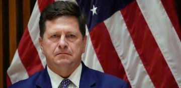 Trump delays hearing for new intelligence chief