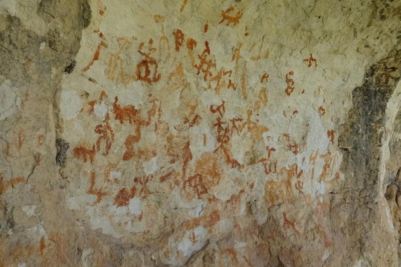 Nearly 100 prehistoric figures discovered in painted cave in Türkiye’s Tohma Canyon