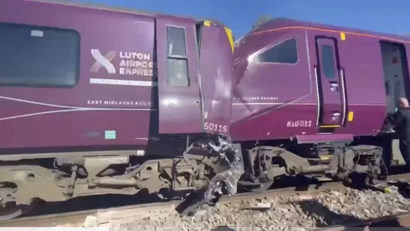 Two trains collide near Bedford, causing serious injuries -   VIDEO 