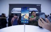 Global smartphone market faces record annual decline