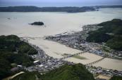 Typhoon Jangmi batters Japan’s Pacific coast, injures dozens