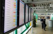 Severe storms disrupt Chicago as airports suspend flights
