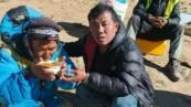 Mount Everest climber recounts moment he lost guide who survived alone for six days 