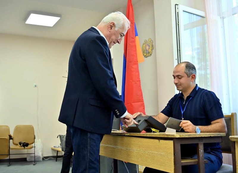 Armenian President casts vote for peace and stability