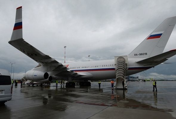 Expelled Russian diplomats leave United States