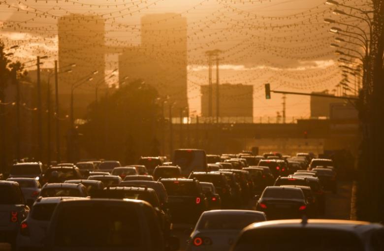 Scientists link higher dementia risk to living near heavy traffic
