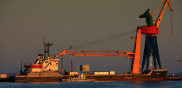 Russia plans to rent crane ship from Azerbaijan