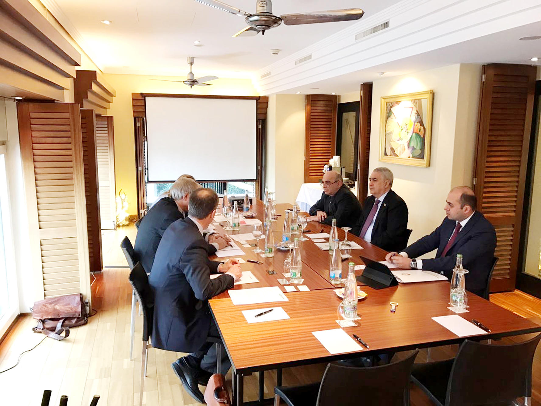 Azerbaijan, Switzerland mull prospects of int’l transport corridors