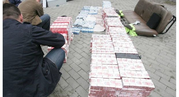 2 Armenians in Poland detained for 29,000 packs of contraband cigarettes