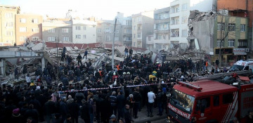 2 killed, 5 injured in building collapse in Istanbul